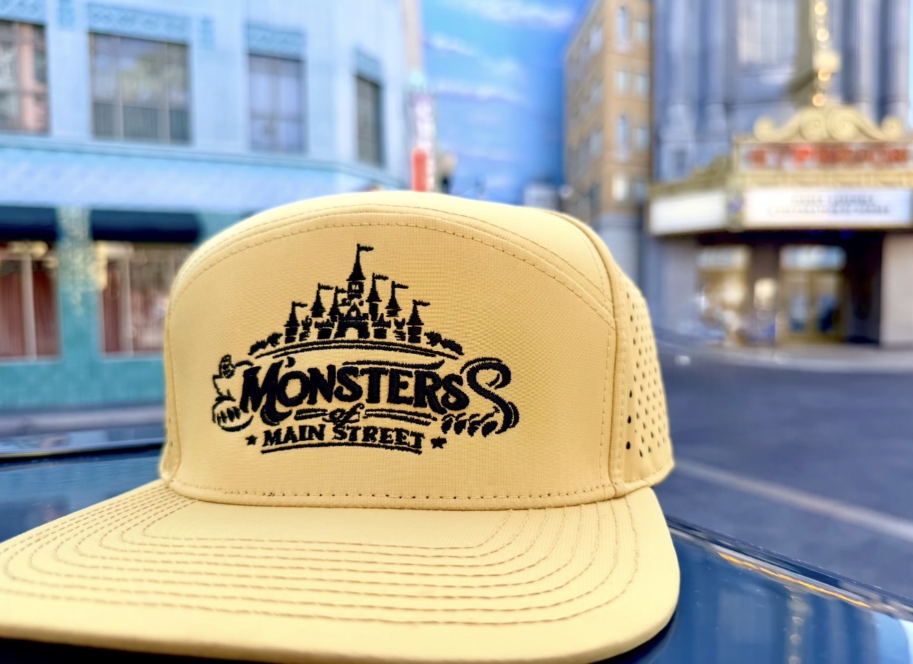 Castle Crest · Gold